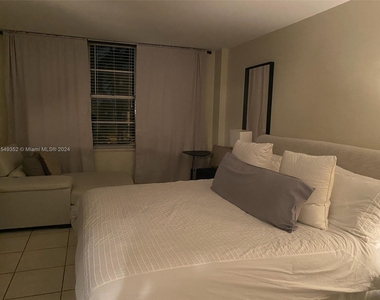 5161 Collins Ave - Photo Thumbnail 21