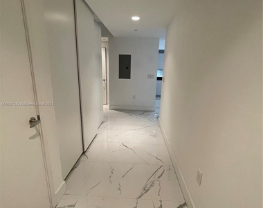 1010 Brickell Ave - Photo Thumbnail 14