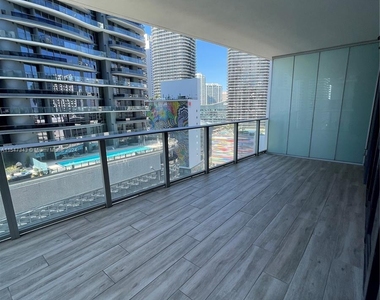 1010 Brickell Ave - Photo Thumbnail 18