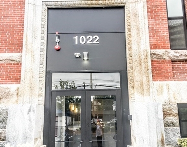 1022 Hancock St - Photo Thumbnail 9