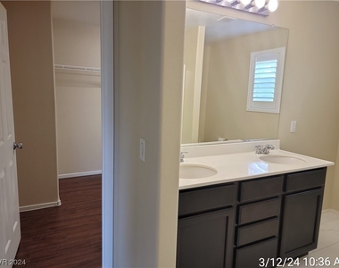 7221 Beach Crystal Street - Photo Thumbnail 17