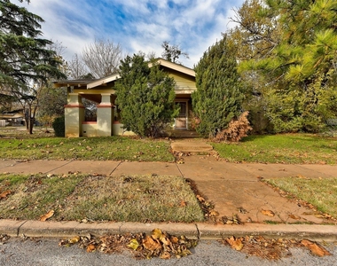 2301 N Shartel Avenue - Photo Thumbnail 0