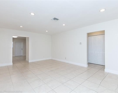 4471 Sw 54th Court - Photo Thumbnail 2