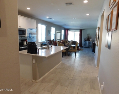 44156 W Palo Aliso Way - Photo Thumbnail 4