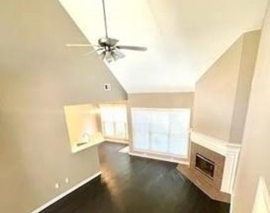 2612 Sedgeview Lane - Photo Thumbnail 12