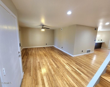 5405 W Echo Lane - Photo Thumbnail 3