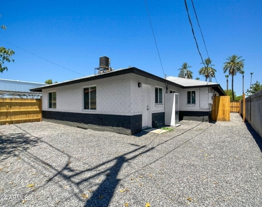 2109 W Hayward Avenue - Photo Thumbnail 6