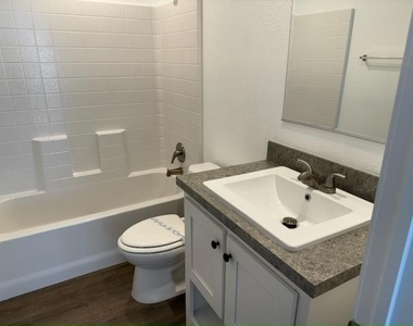 4650 E. Carey Ave - Photo Thumbnail 14