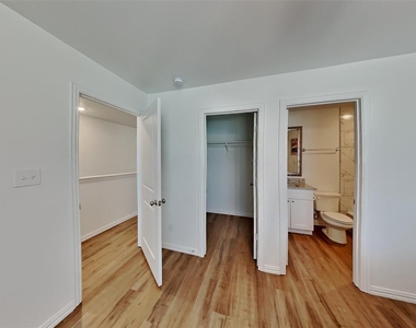 1101 Boxwood - Photo Thumbnail 14