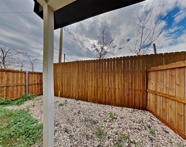 1101 Boxwood - Photo Thumbnail 19