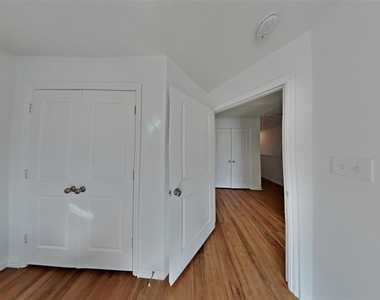 1101 Boxwood - Photo Thumbnail 9