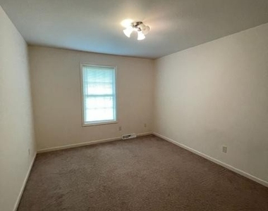 81 Meadowcreek Drive S - Photo Thumbnail 18