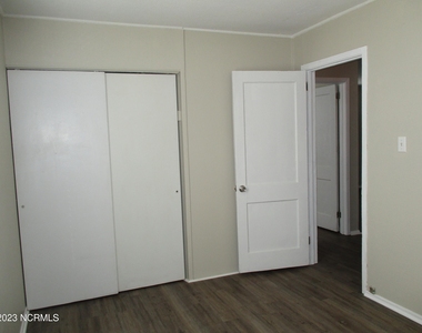 1208 Davis Street - Photo Thumbnail 7