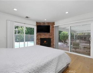 22335 Kittridge Street - Photo Thumbnail 11