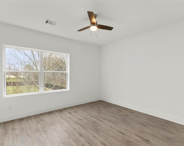 2202 Wavell Street - Photo Thumbnail 12