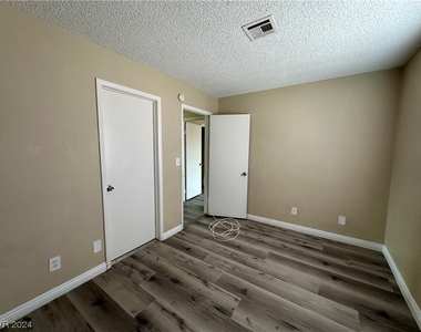 6966 Issac Avenue - Photo Thumbnail 11