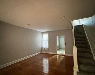 404 N Wanamaker - Photo Thumbnail 2