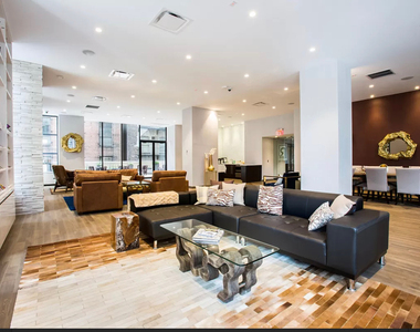 West 48th Street - Photo Thumbnail 9