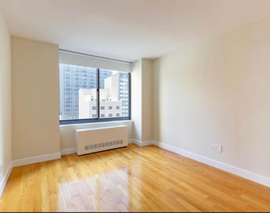 West 48th Street - Photo Thumbnail 4