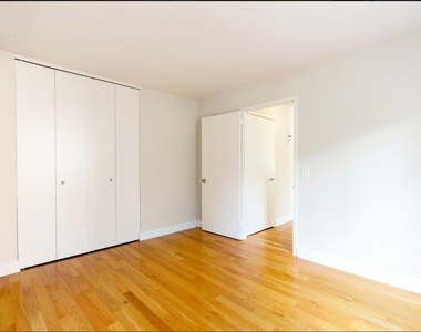 West 48th Street - Photo Thumbnail 5