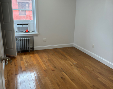 286 West 11th Street - Photo Thumbnail 3