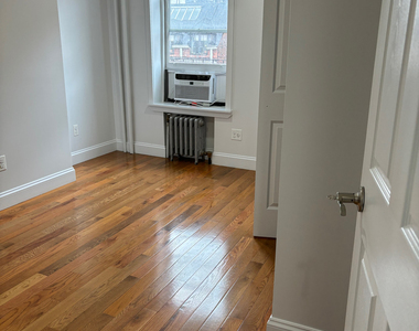 286 West 11th Street - Photo Thumbnail 4