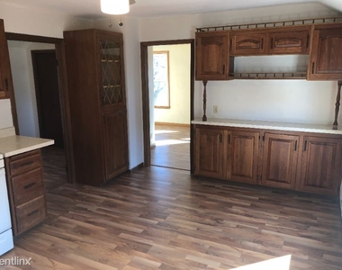1008a Superior Ave - Photo Thumbnail 11