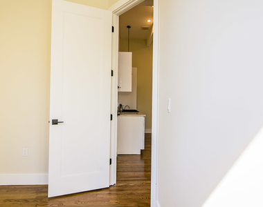 565 Evergreen Avenue - Photo Thumbnail 11