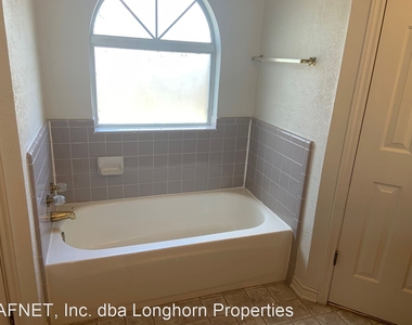 4611 Chantz Dr. - Photo Thumbnail 7