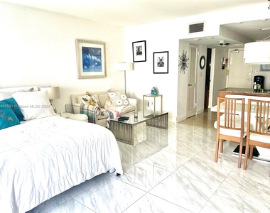 10275 Collins Ave - Photo Thumbnail 3