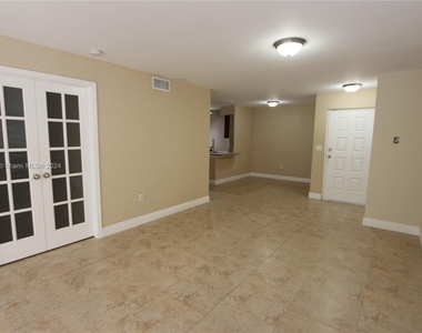 2851 N Oakland Forest Dr - Photo Thumbnail 10