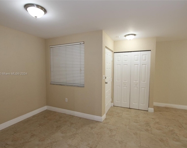 2851 N Oakland Forest Dr - Photo Thumbnail 2