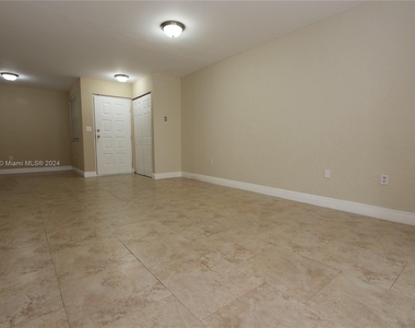 2851 N Oakland Forest Dr - Photo Thumbnail 1