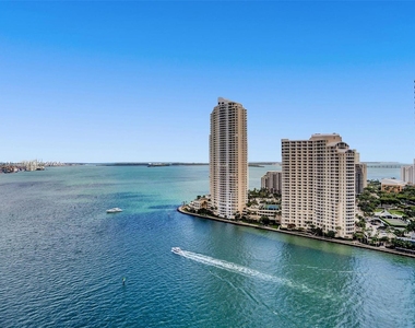 335 S Biscayne Blvd - Photo Thumbnail 3