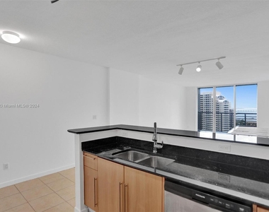 335 S Biscayne Blvd - Photo Thumbnail 13