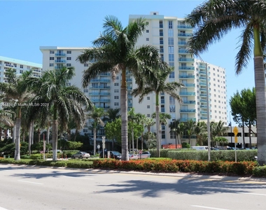 3901 S Ocean Dr - Photo Thumbnail 31