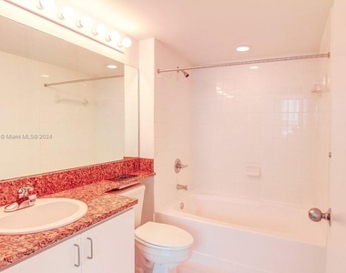 1111 Brickell Bay Dr - Photo Thumbnail 19