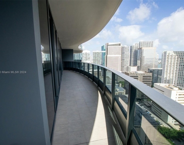 1000 Brickell Plaza - Photo Thumbnail 0