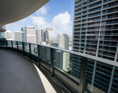 1000 Brickell Plaza - Photo Thumbnail 1