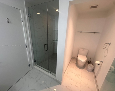 16385 Biscayne Blvd - Photo Thumbnail 32