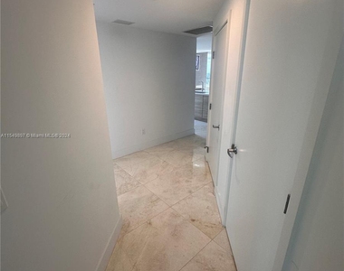 16385 Biscayne Blvd - Photo Thumbnail 6