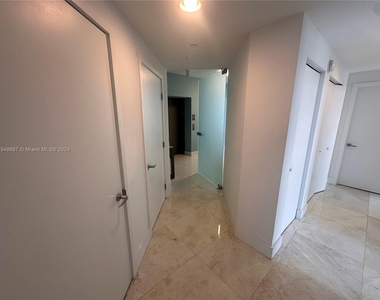 16385 Biscayne Blvd - Photo Thumbnail 8