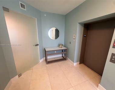 16385 Biscayne Blvd - Photo Thumbnail 0