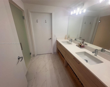 16385 Biscayne Blvd - Photo Thumbnail 33