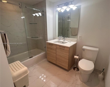 16385 Biscayne Blvd - Photo Thumbnail 9