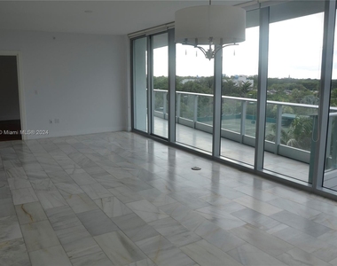 2627 S Bayshore Dr - Photo Thumbnail 7