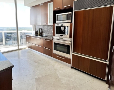 15901 Collins Ave - Photo Thumbnail 5