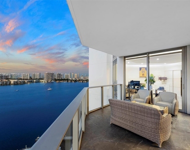 17111 Biscayne Blvd - Photo Thumbnail 1