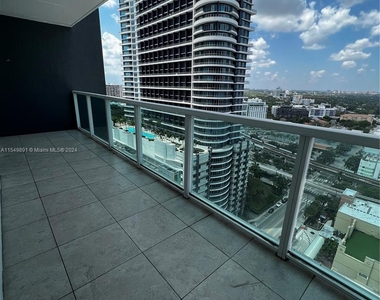 1250 S Miami Ave - Photo Thumbnail 4