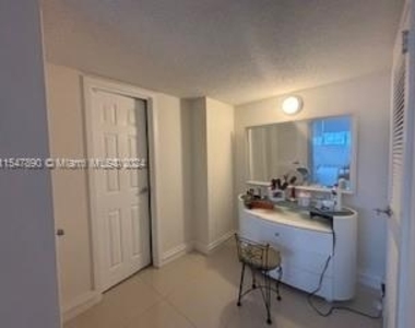 3140 S Ocean Dr - Photo Thumbnail 9